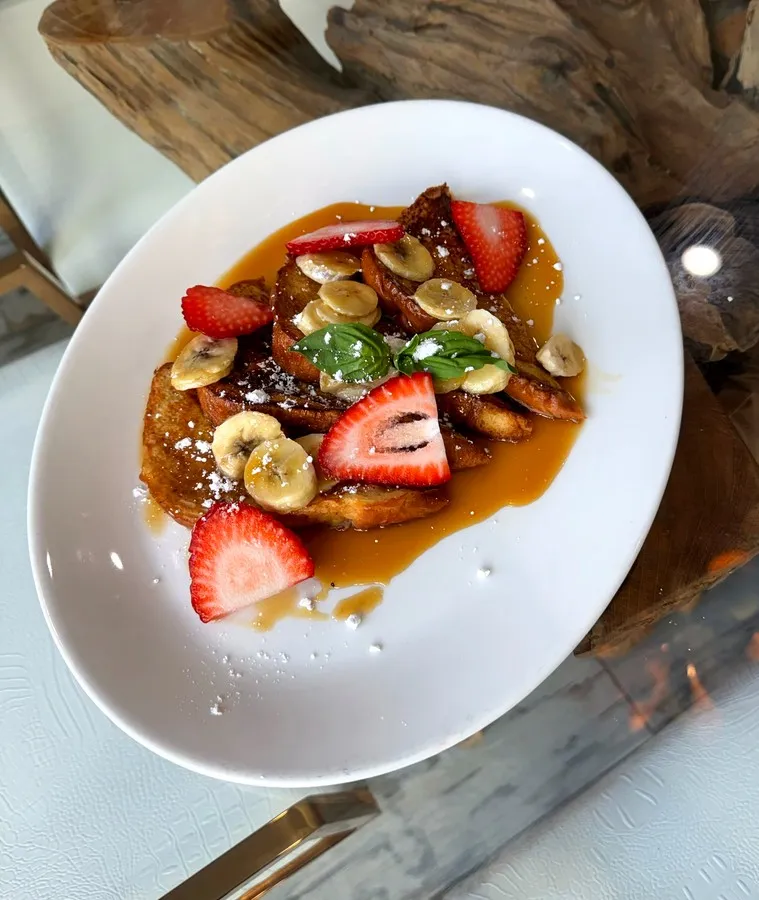 French toast with bananas, strawberries and caramel sauce
